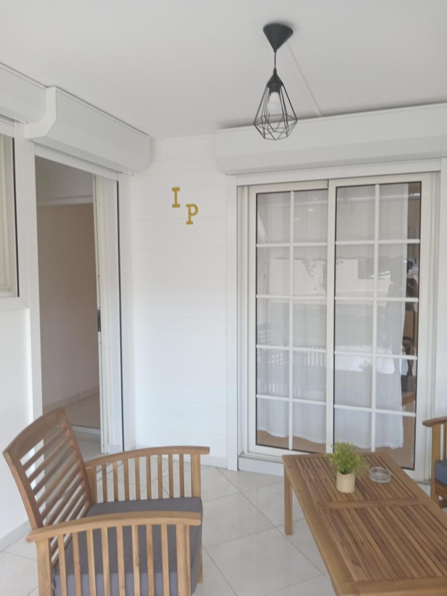 L'Instant Present Bed & Breakfast Le Moule Exterior photo