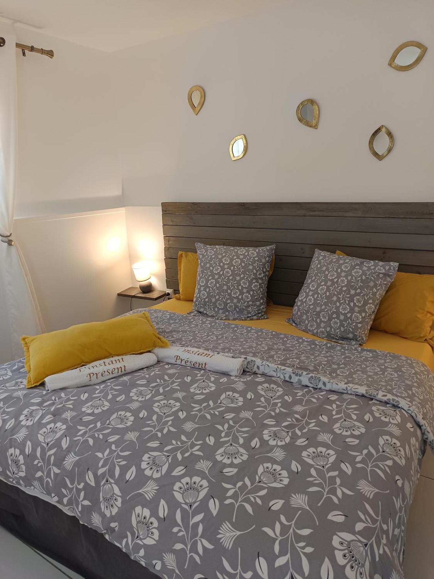 L'Instant Present Bed & Breakfast Le Moule Exterior photo